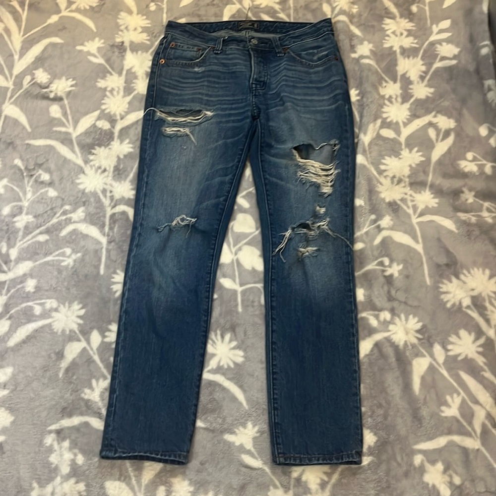 EUC Abercrombie & Fitch Jean - blue slim boyfriend distressed/ torn  Sz 4